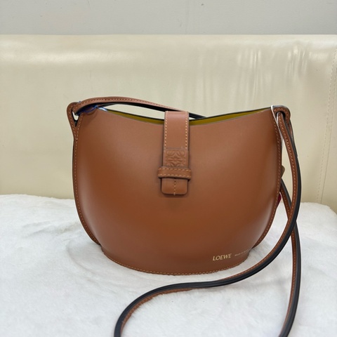 Loewe 焦糖棕 Molded bucket bag復古博物館系列水桶單肩包