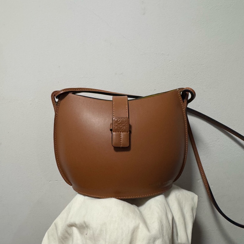 Loewe 焦糖棕 Molded bucket bag復古博物館系列水桶單肩包-10