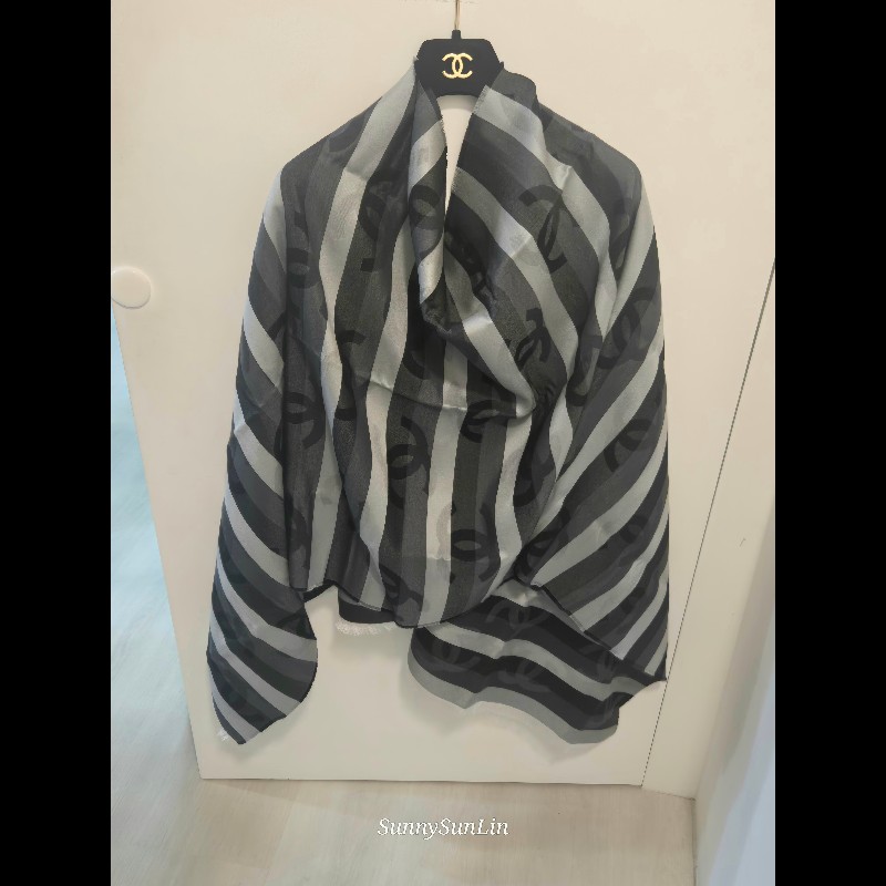 Chanel 黑灰條紋 CC Logo 圍巾 🈶購證 絲巾 披肩 全新-2