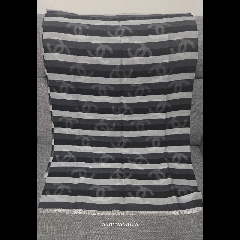 Chanel 黑灰條紋 CC Logo 圍巾 🈶購證 絲巾 披肩 全新-4