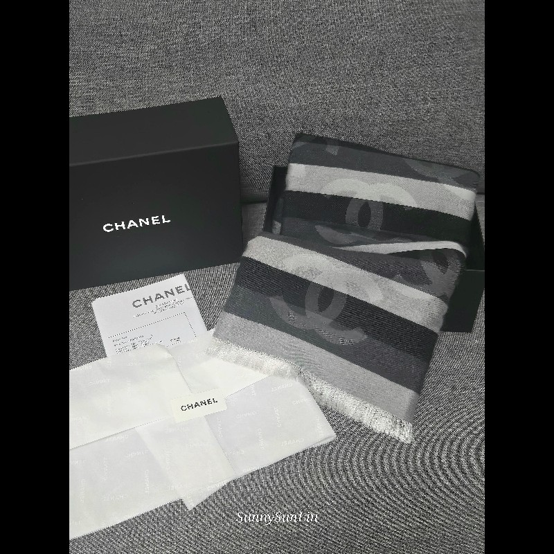Chanel 黑灰條紋 CC Logo 圍巾 🈶購證 絲巾 披肩 全新-8
