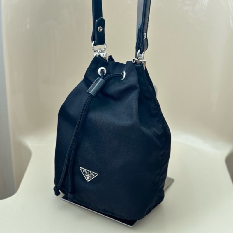 PRADA肩背水桶包(肩帶可拆-8