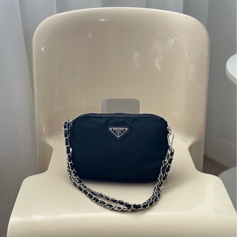 Prada斜背包