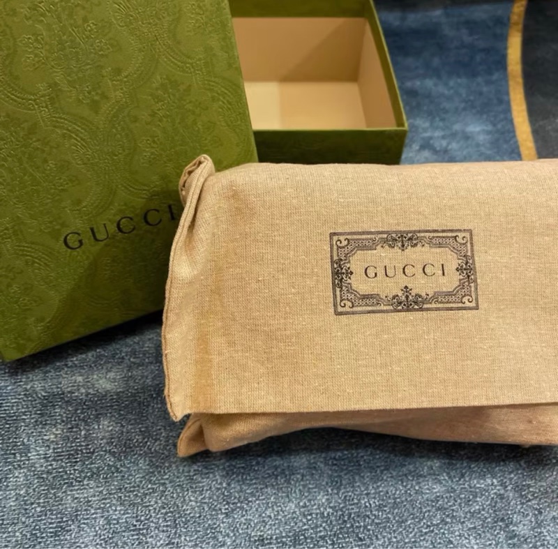 Gucci迷你綠色小包-2