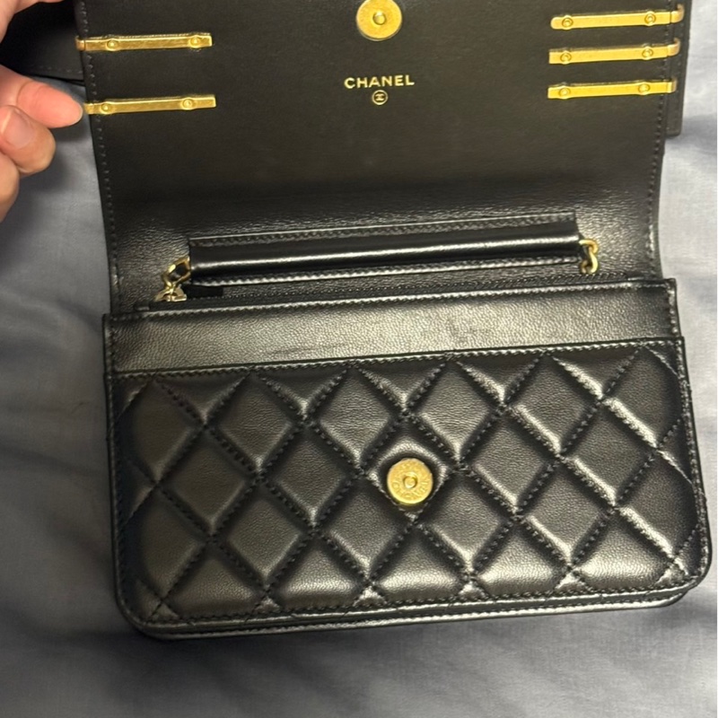 【Kate Wang 同款】CHANEL 2022 年限定版 - 22C 限定版徽章 WOC(晶片版)-15