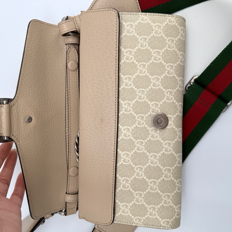 Gucci古馳 燕麥色老花配銀色蛇頭扣酒神法棍單肩斜挎包-6