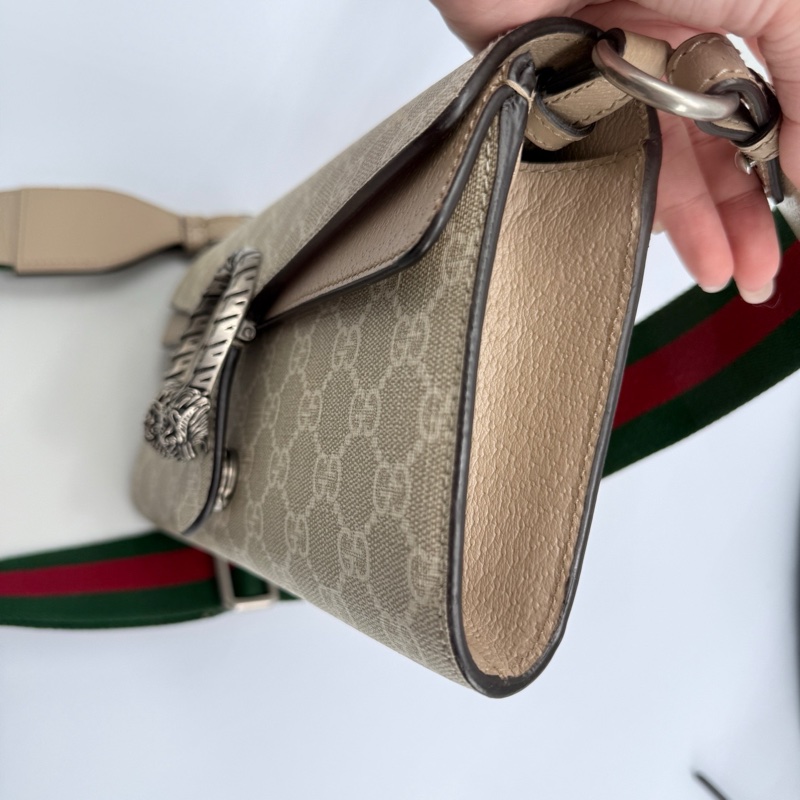 Gucci古馳 燕麥色老花配銀色蛇頭扣酒神法棍單肩斜挎包-10