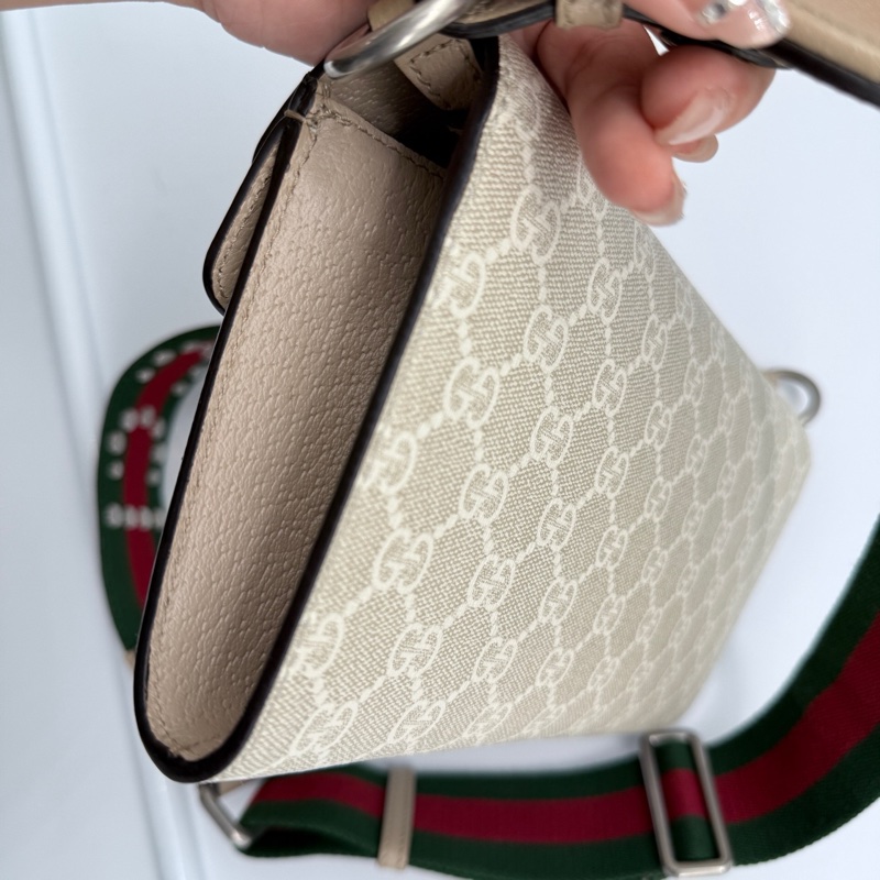 Gucci古馳 燕麥色老花配銀色蛇頭扣酒神法棍單肩斜挎包-22