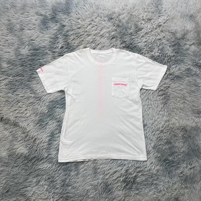 Chrome Hearts 克羅心 · 南青山限定粉色梵文 白色T-Shirt-0