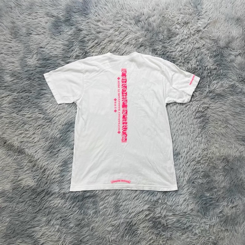 Chrome Hearts 克羅心 · 南青山限定粉色梵文 白色T-Shirt-1