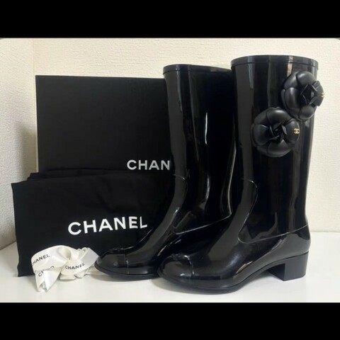Chanel 山茶花雨靴