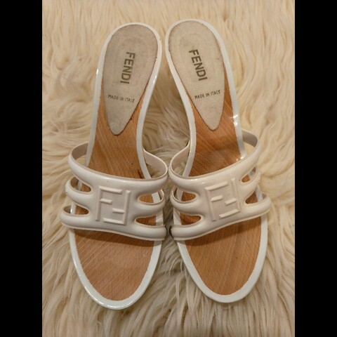Fendi 芬迪木頭白色涼鞋