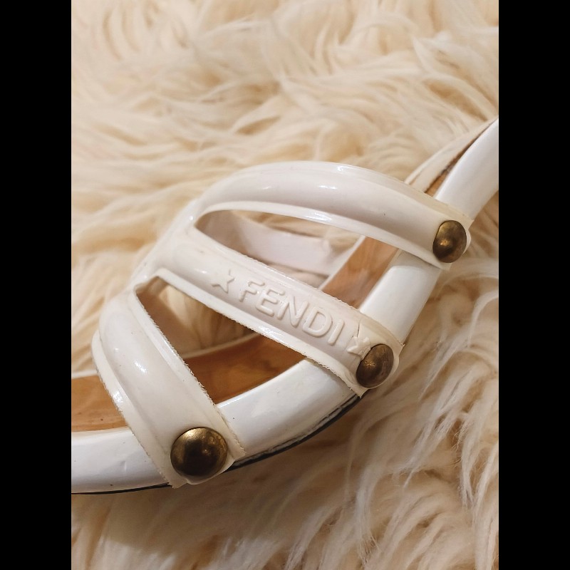 Fendi 芬迪木頭白色涼鞋-3