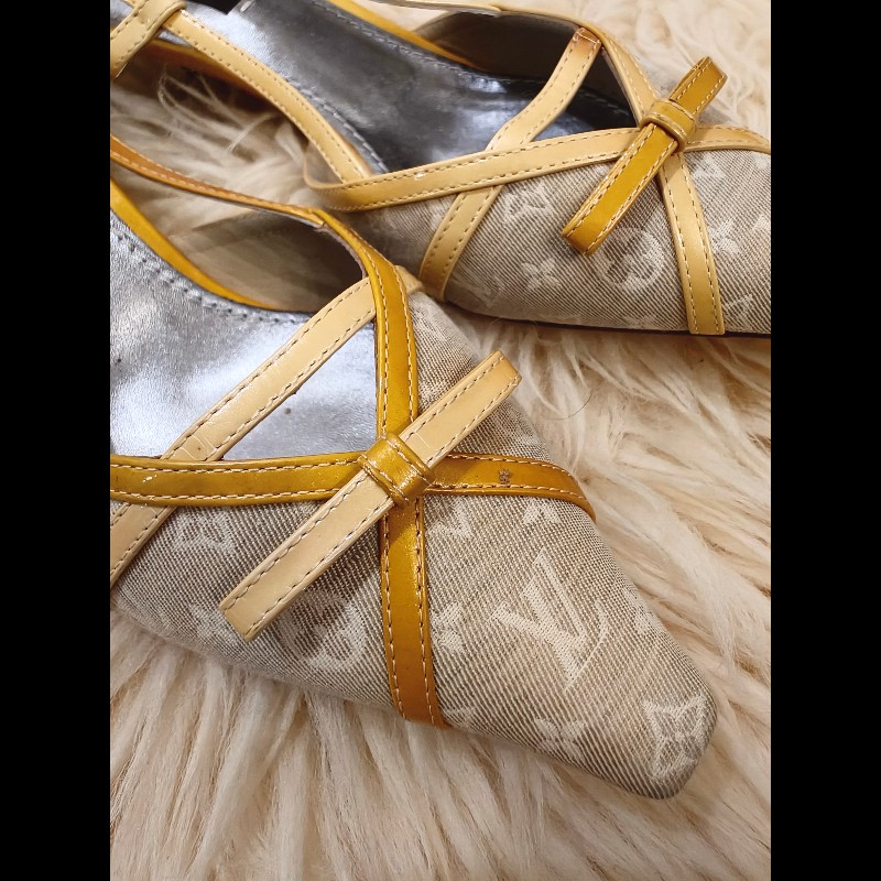 LV 老花灰底尖頭中跟鞋-1