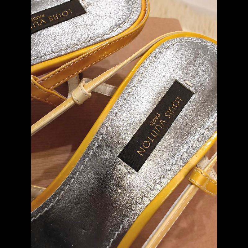 LV 老花灰底尖頭中跟鞋-4