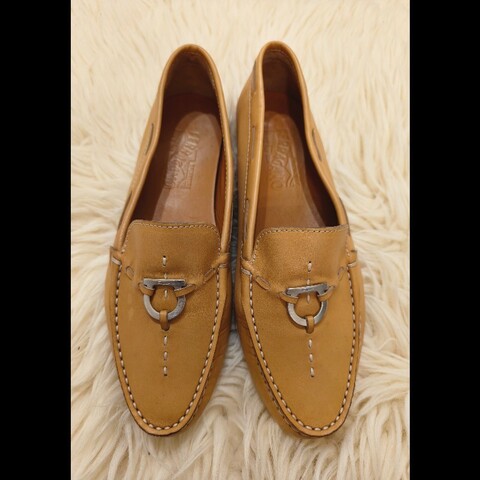 Ferragamo 深駝色平底鞋