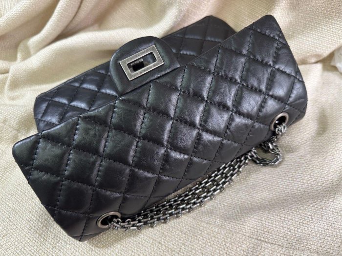 小巴黎二手名牌真品Chanel 2.55  極新 黑銀 24公分 小號 有卡 28開-12