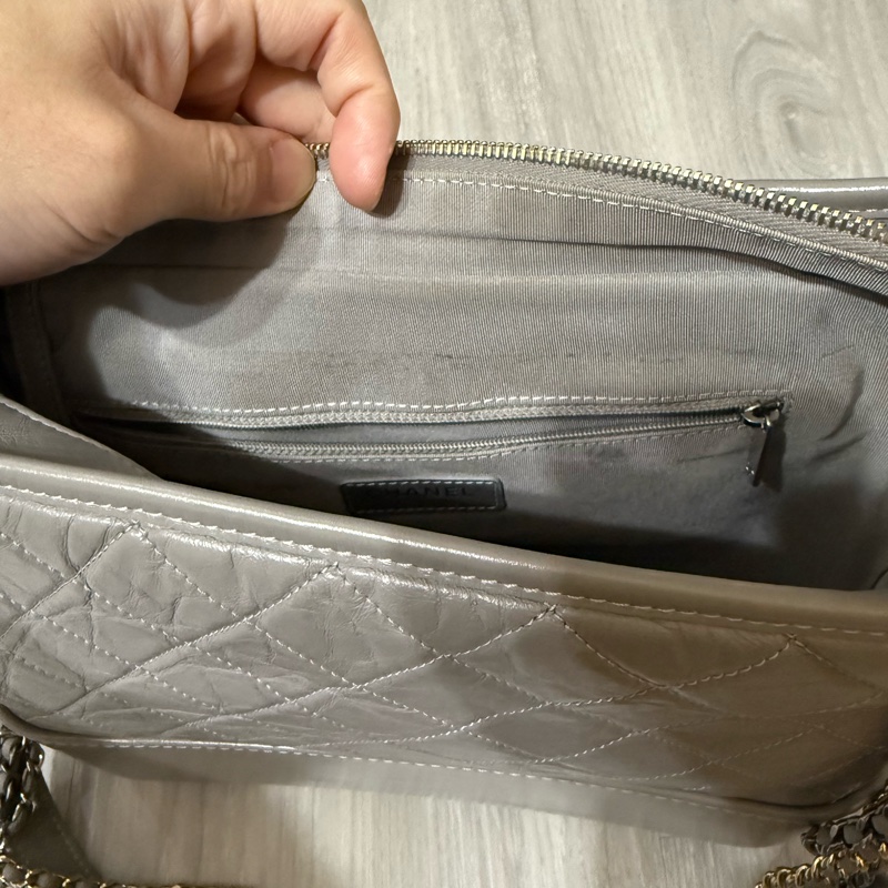 Chanel 流浪包 中號 Gabrielle 灰色-13