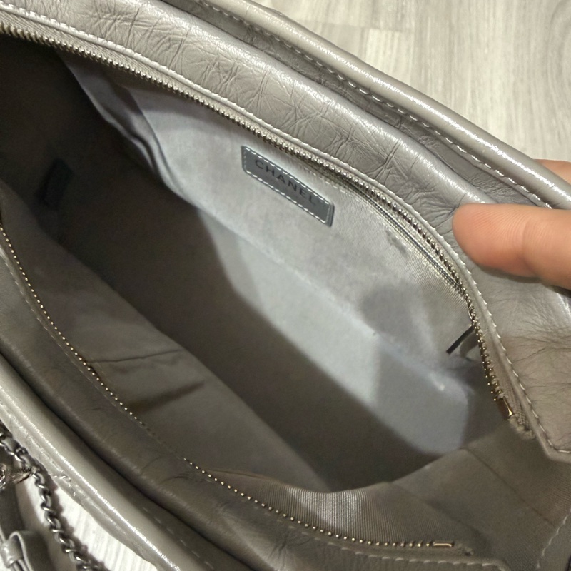Chanel 流浪包 中號 Gabrielle 灰色-16