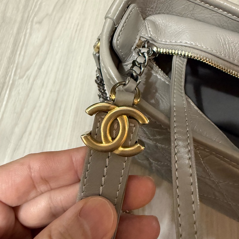 Chanel 流浪包 中號 Gabrielle 灰色-19