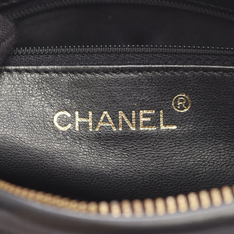 香奈兒 COCO 標誌菱形縫線鏈肩背斜背包，黑色皮革，金色五金-3