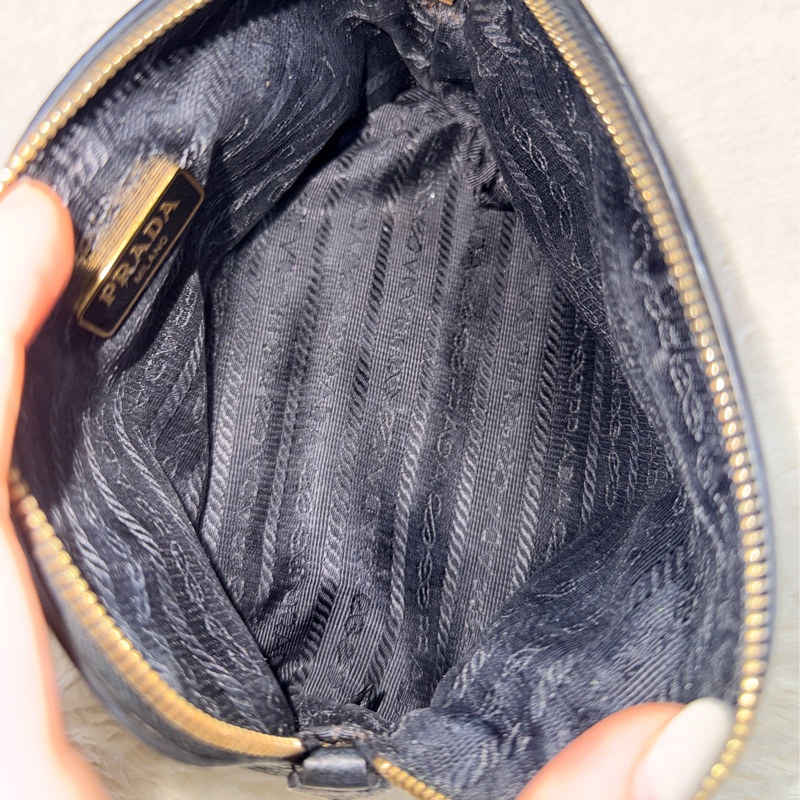 年前出清價甜賣一週🔥黑色Prada有質感的真皮 收納包 化妝包 內膽包 拉鏈包包-1