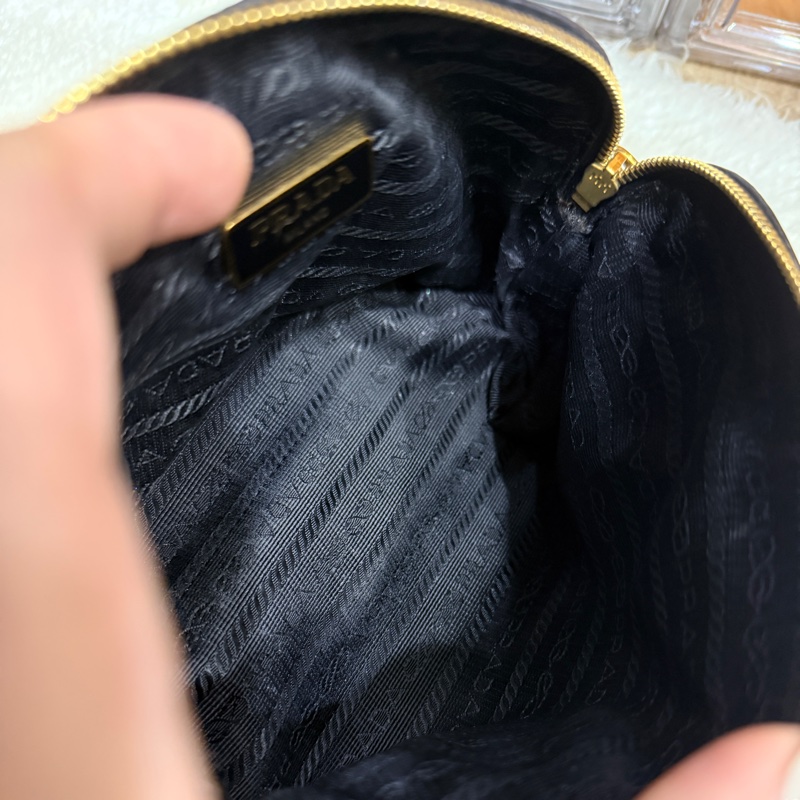 年前出清價甜賣一週🔥黑色Prada有質感的真皮 收納包 化妝包 內膽包 拉鏈包包-2
