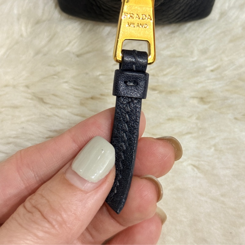 年前出清價甜賣一週🔥黑色Prada有質感的真皮 收納包 化妝包 內膽包 拉鏈包包-9