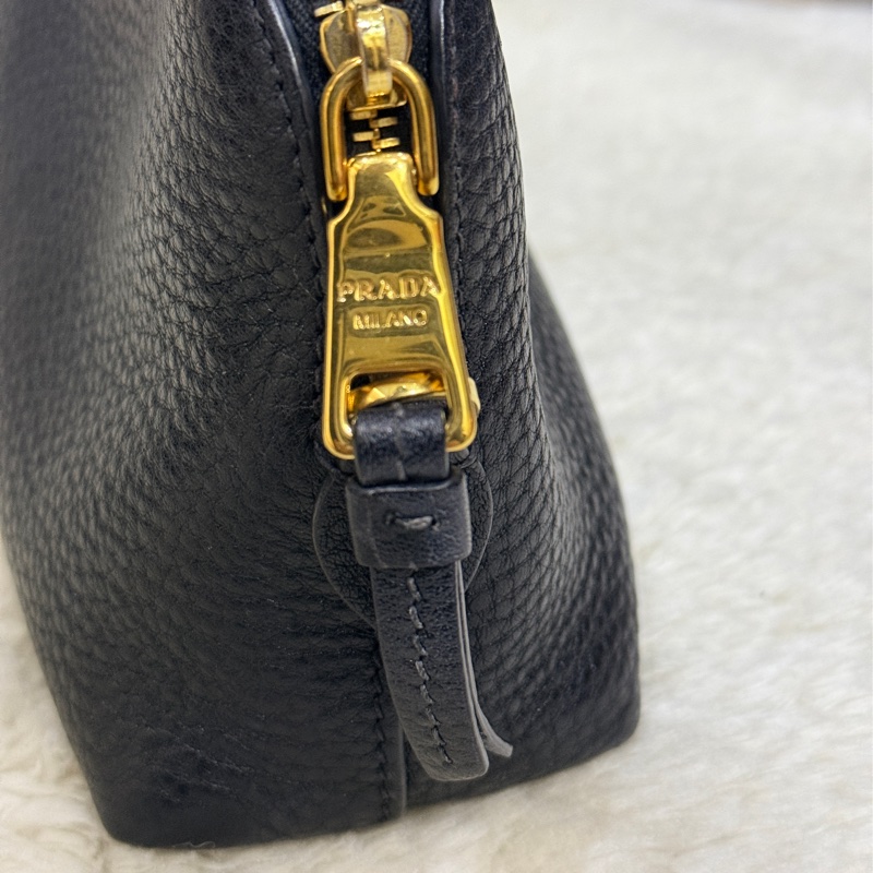 年前出清價甜賣一週🔥黑色Prada有質感的真皮 收納包 化妝包 內膽包 拉鏈包包-15