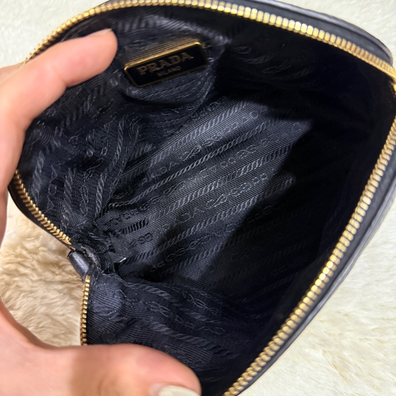 黑色Prada有質感的真皮 收納包 化妝包 內膽包 拉鏈包包-3