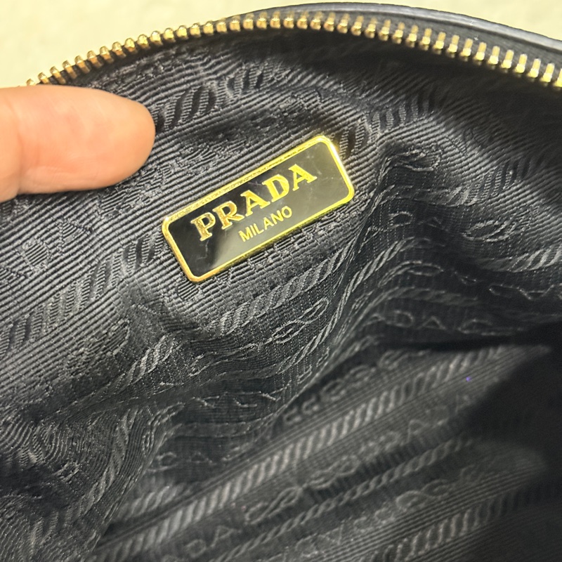 黑色Prada有質感的真皮 收納包 化妝包 內膽包 拉鏈包包-4