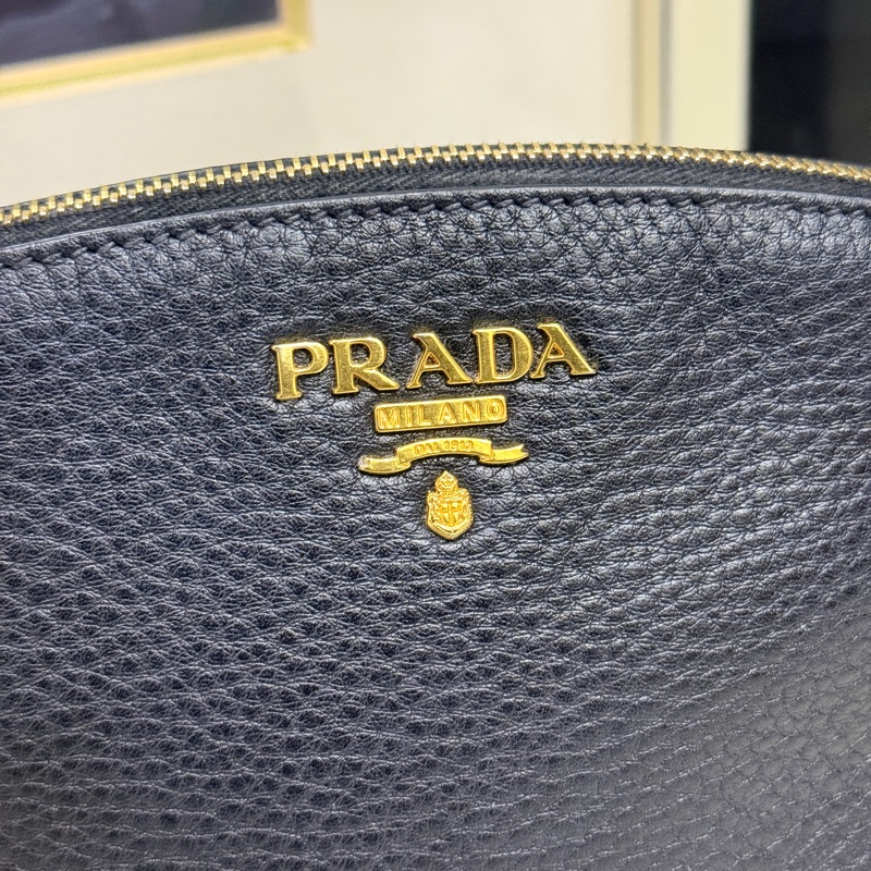 黑色Prada有質感的真皮 收納包 化妝包 內膽包 拉鏈包包-6