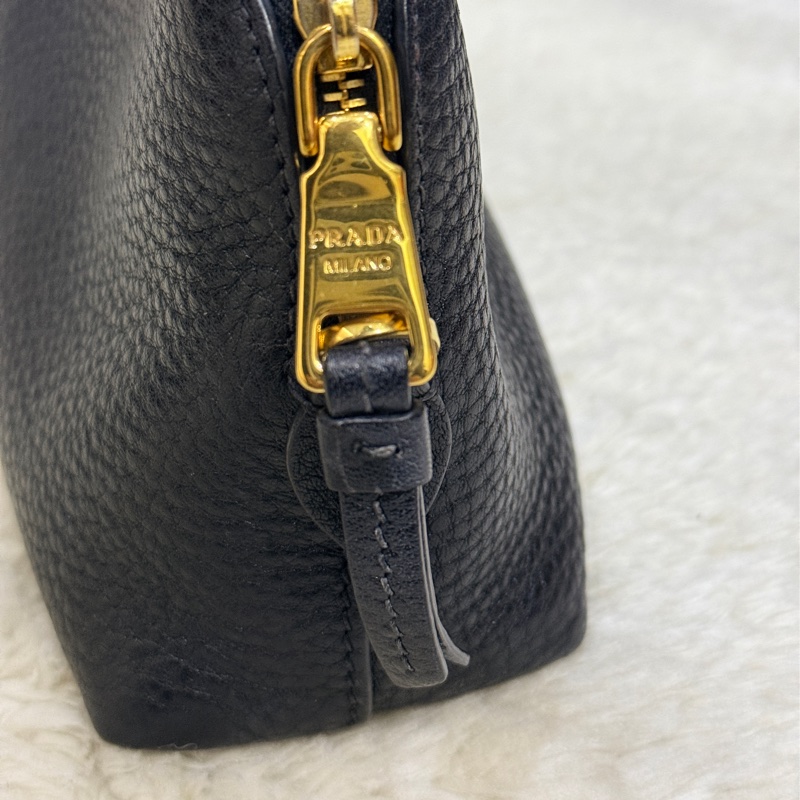 黑色Prada有質感的真皮 收納包 化妝包 內膽包 拉鏈包包-15