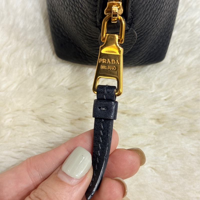 黑色Prada有質感的真皮 收納包 化妝包 內膽包 拉鏈包包-24