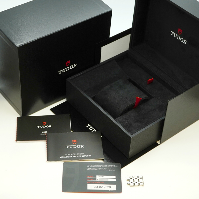 帝舵皇家28600黑色錶盤男士腕錶-1