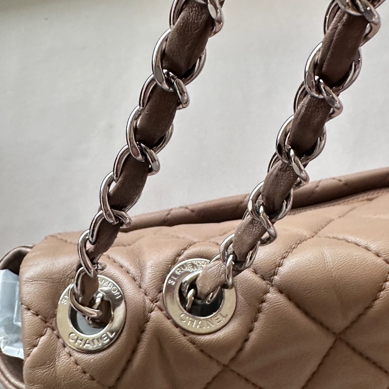 Chanel香奈兒卡其裸色CF單肩斜背機場包 14開 (極珍稀雨衣包)-7