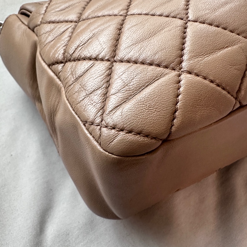 Chanel香奈兒卡其裸色CF單肩斜背機場包 14開 (極珍稀雨衣包)-19