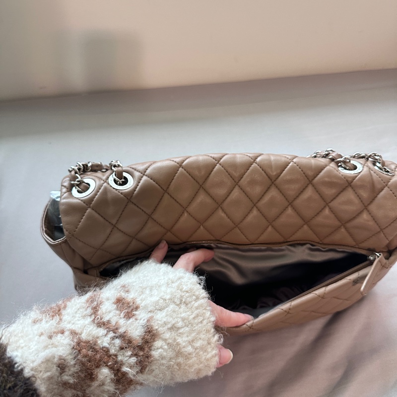 Chanel香奈兒卡其裸色CF單肩斜背機場包 14開 (極珍稀雨衣包)-21