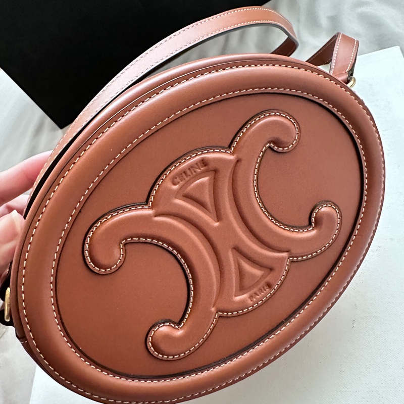 Celine「大圓餅」月餅單肩斜背包 焦糖色凱旋門浮雕 附全套盒子防塵袋-2