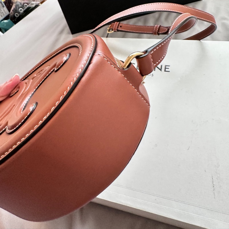 Celine「大圓餅」月餅單肩斜背包 焦糖色凱旋門浮雕 附全套盒子防塵袋-11