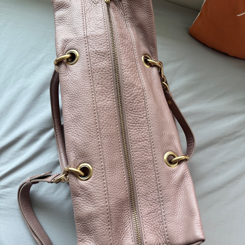 MARC JACOBS軟牛皮荔枝紋斜挎包 乾燥玫瑰粉-2