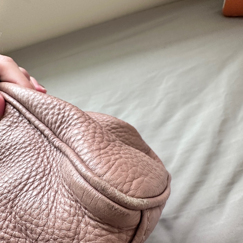 MARC JACOBS軟牛皮荔枝紋斜挎包 乾燥玫瑰粉-19