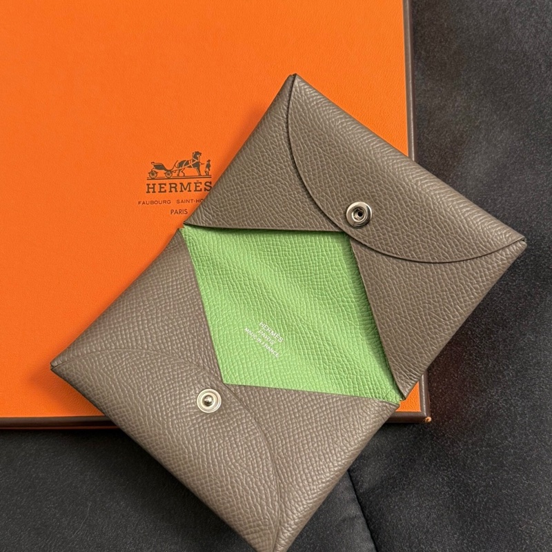愛馬仕 Hermès Epsom Calvi 大象灰拼牛油果綠 卡包 名片夾 9成新 Y刻-0