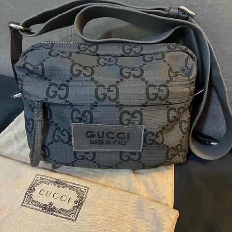 GUCCI 灰色大LOGO相機包