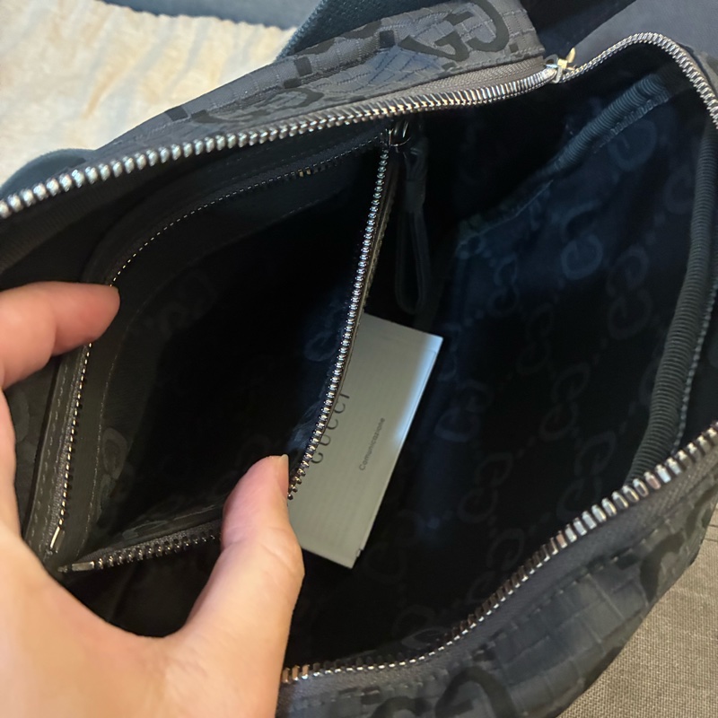 GUCCI 灰色大LOGO相機包-5