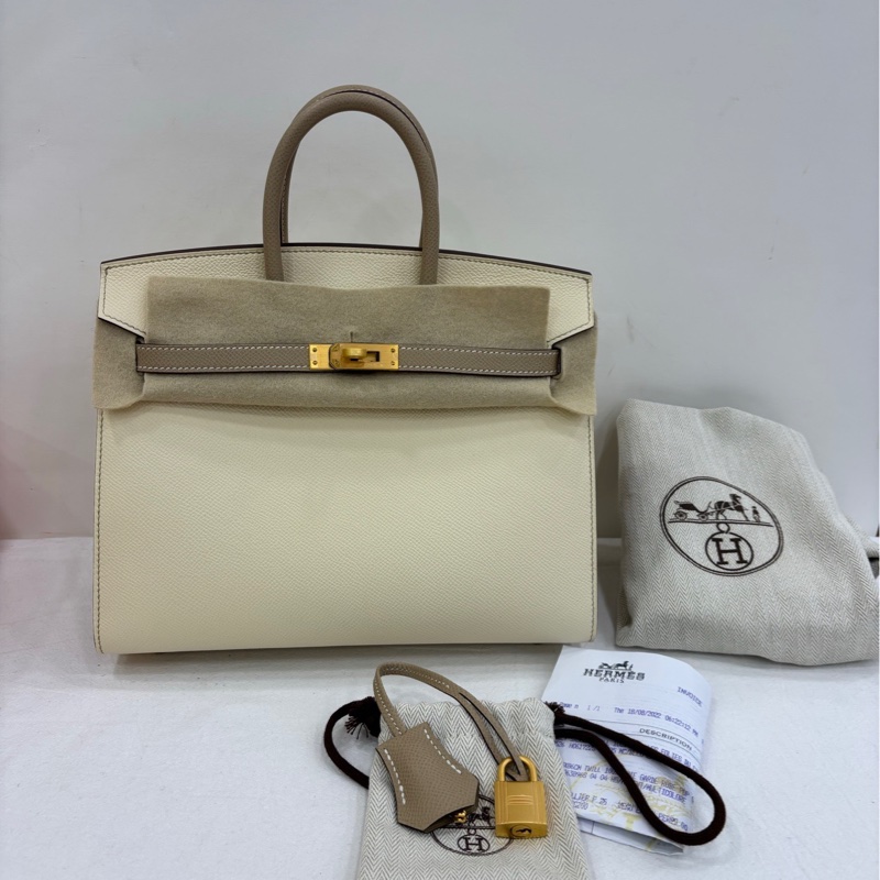 Hermes愛馬仕奶昔白金扣Kelly二代，全套帶23年的票！奶昔白拼大象灰，Epsom皮，金扣， SO馬蹄標 Vip特殊訂製 B刻 肩帶有刻字，大全套-0
