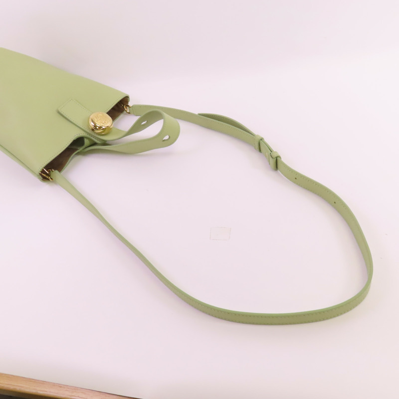 LOEWE 牛皮皮革Pebble Bucket Mini金扣手挽肩背兩用袋-4