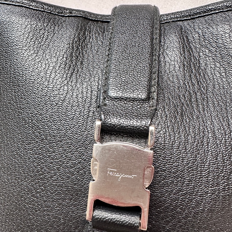 Ferragamo菲拉格慕黑銀全皮hobo單肩包-1