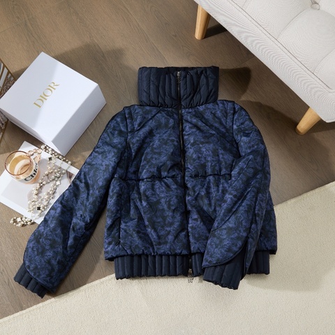 ❤️ MONCLER 雅緻印花圖案 羽絨外套