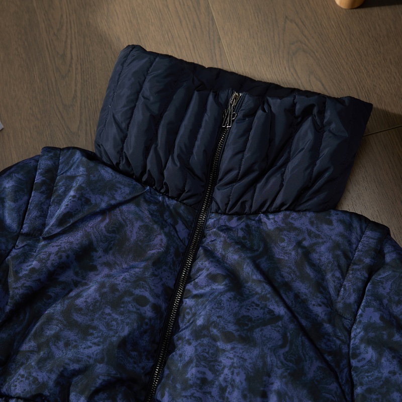 ❤️ MONCLER 雅緻印花圖案 羽絨外套-1